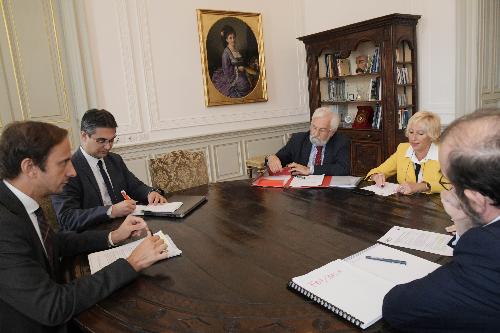 In governatore del Friuli Venezia Giulia, Massimiliano Fedriga, incontra i rappresentanti della Fondazione Bambini e Autismo di Pordenone